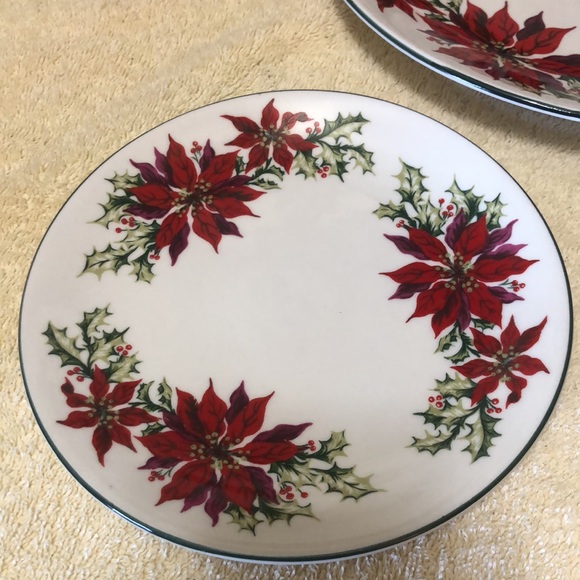 Totally Today Poinsettia On Edge, Green Trim one each Dinner, salad & co… - Picture 4 of 6